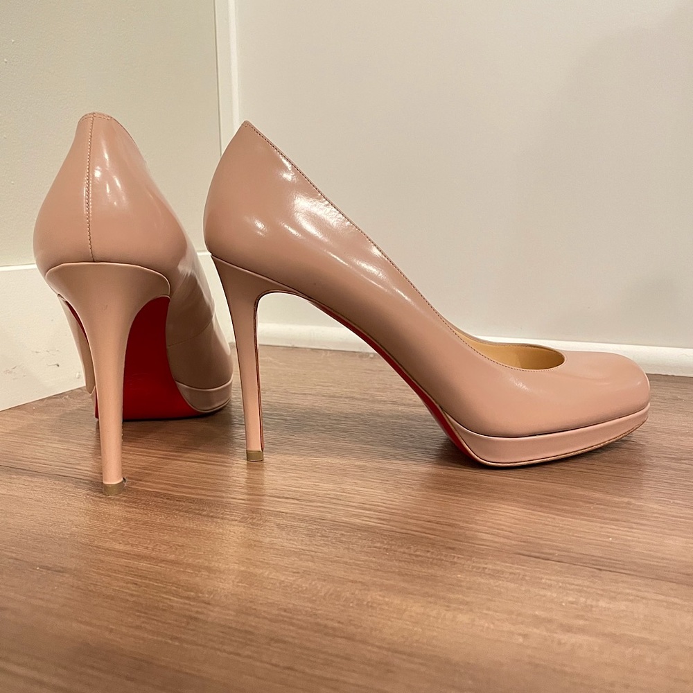 Christian Louboutin Nude Pumps 39.5 / 8.5 US